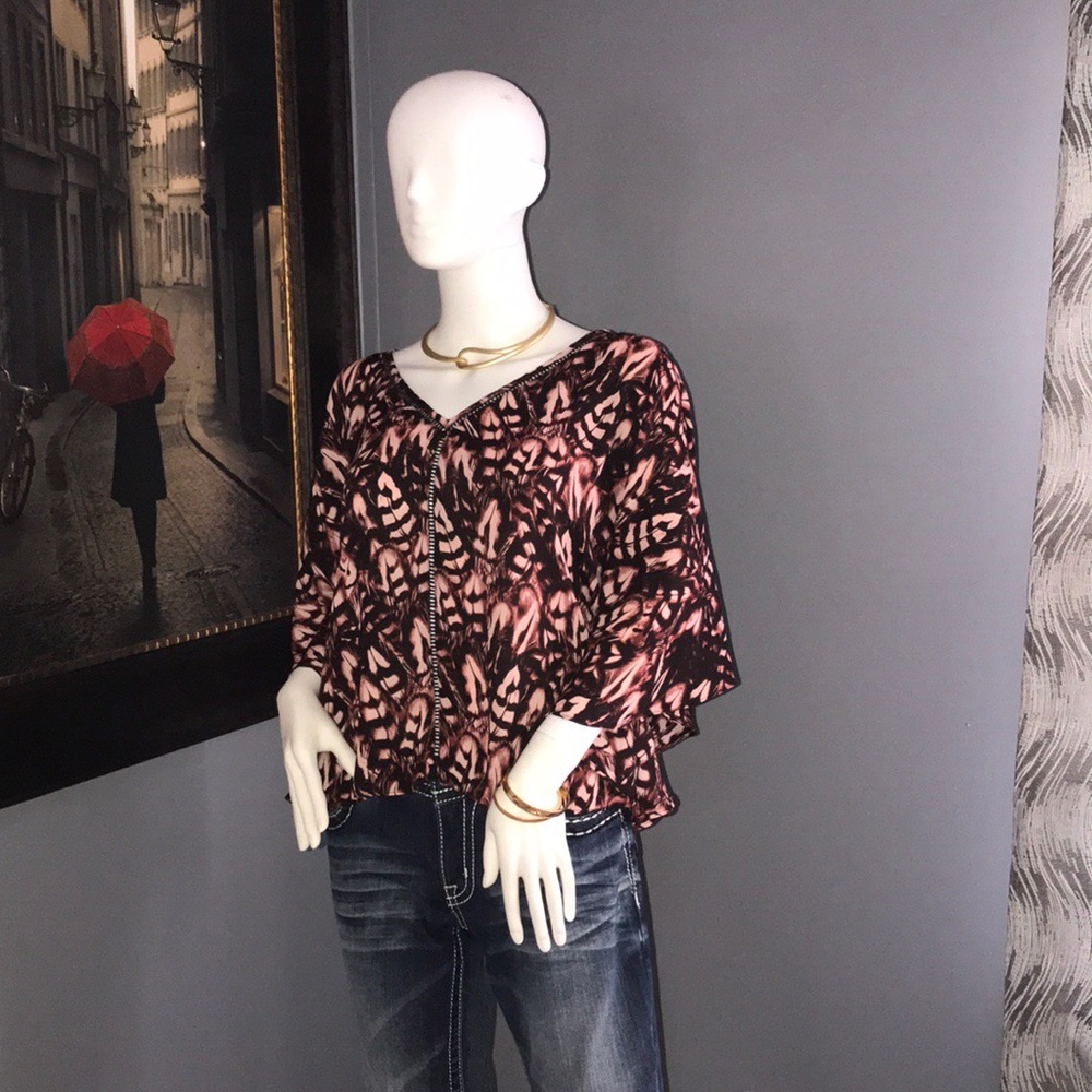 ⚡️Jessica Simpson Batwing Top